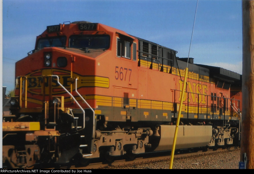 BNSF 5677